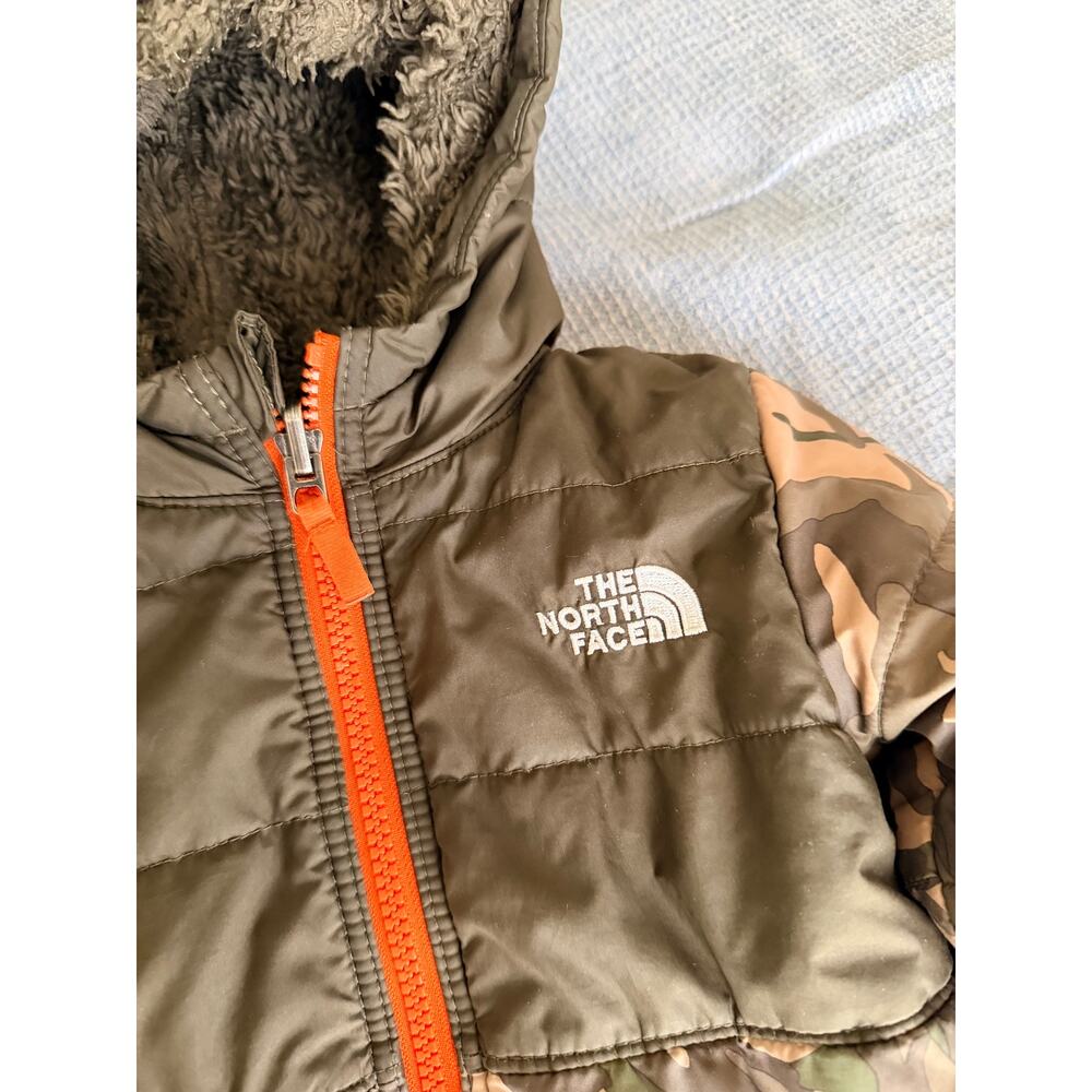 The North Face Reversible Mount Chimbo Hooded Jacket - Picture 3 of 10